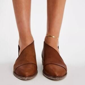 Free People Royale Flat In Luggage Brown